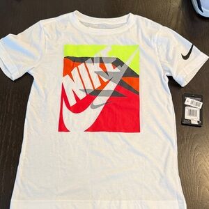 Nike Kids/Boys White graphic T-shirt , size medium, new with tags